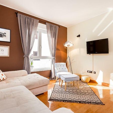 City Stylish Apartment พูลา ภายนอก รูปภาพ
